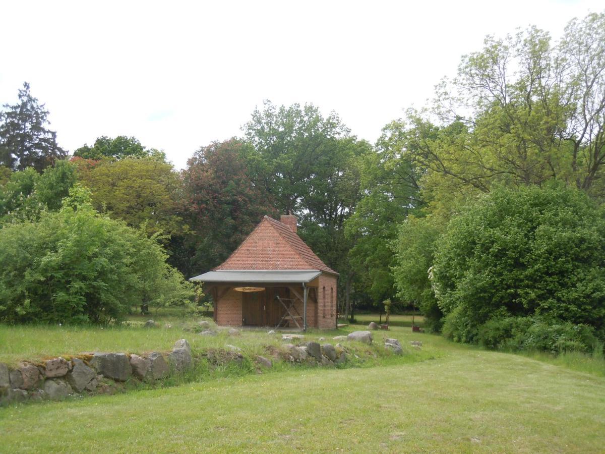 Schmiede Der Wasserburg Liepen Gielow Exteriör bild